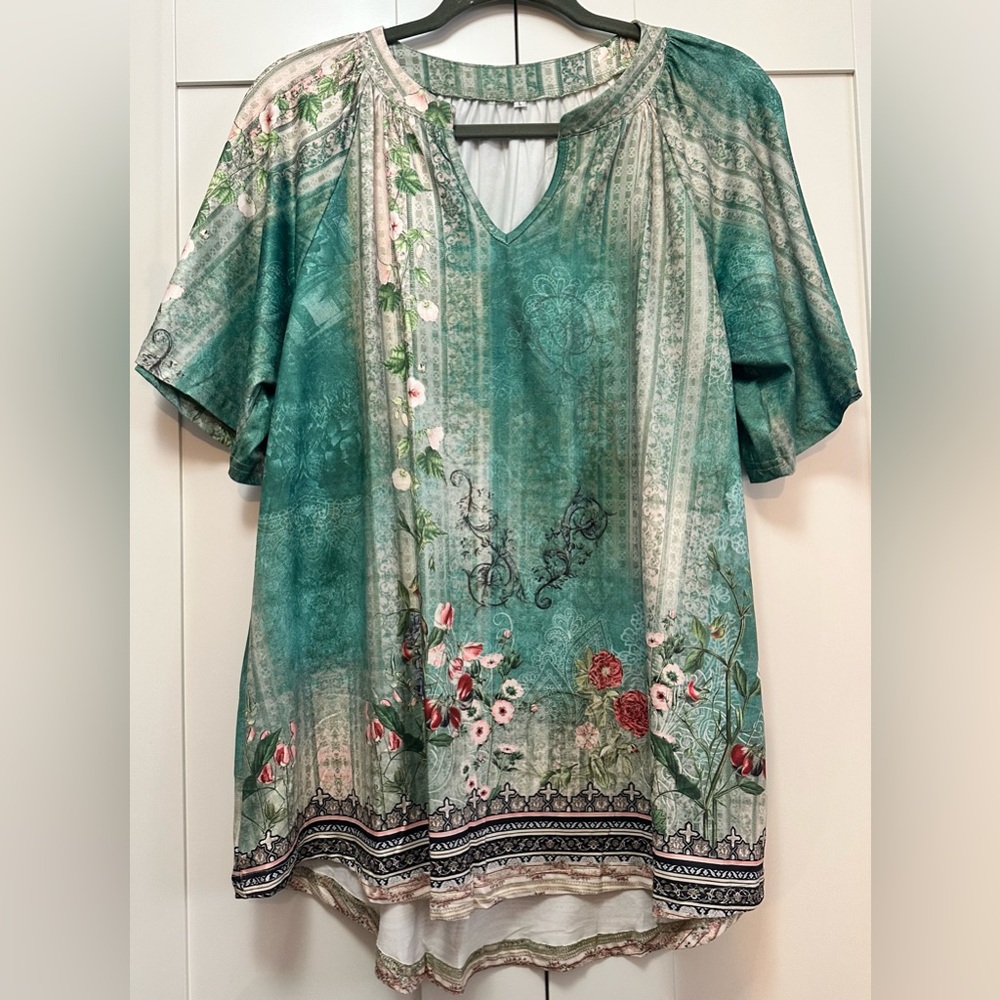 V neck shirt Green & Floral Print Sz LG NEW!